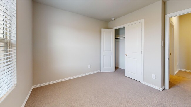 Building Photo - 2102 Dunbar Dr