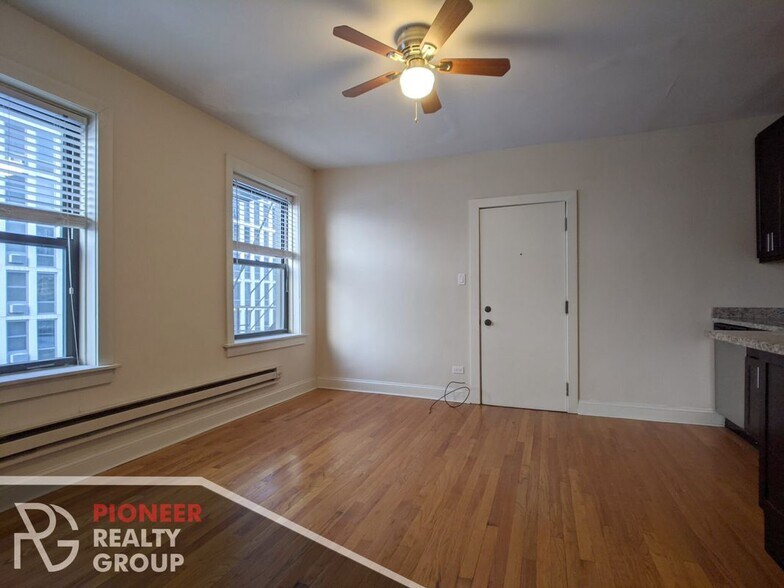 Building Photo - 612 W Patterson Ave