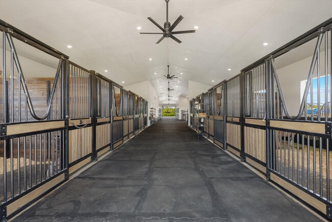 Building Photo - 16175 Deer Path Ln