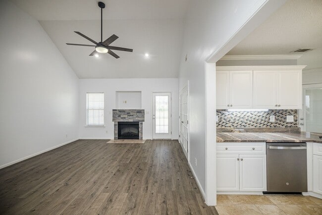 Building Photo - 203 Hayne Dr