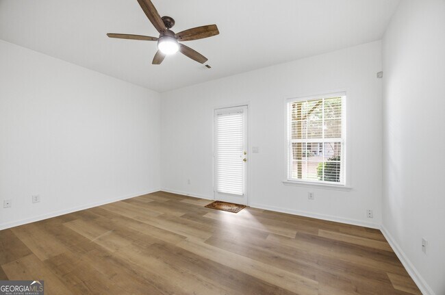 Building Photo - 10851 Alderwood Cove