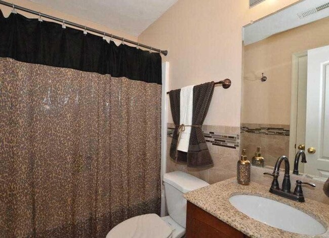 Building Photo - 1st suite with full bath!
