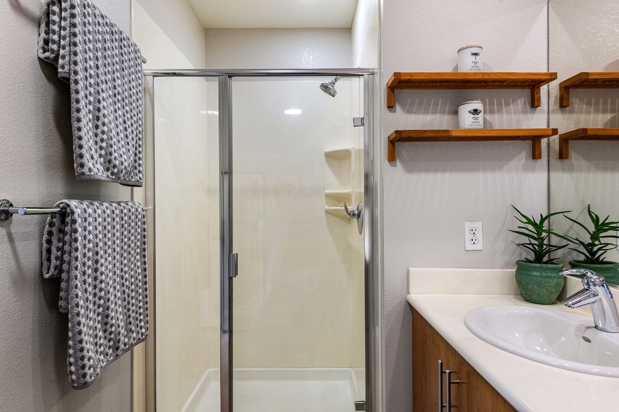 Building Photo - 288 3rd St