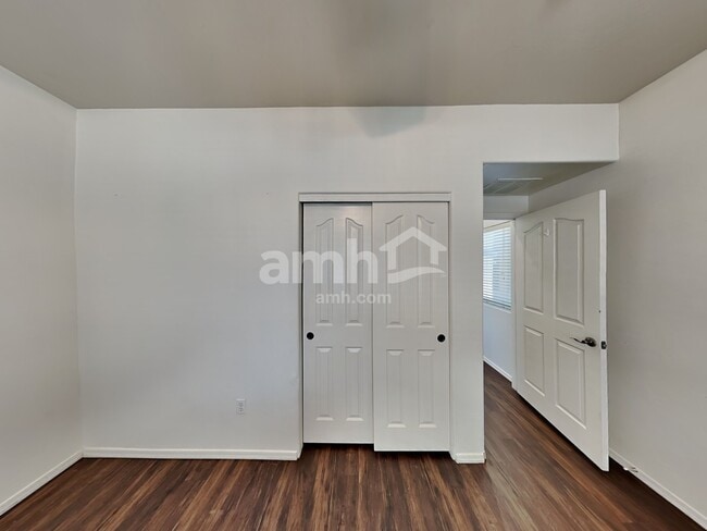 Building Photo - 7626 E Shadybrook Ln
