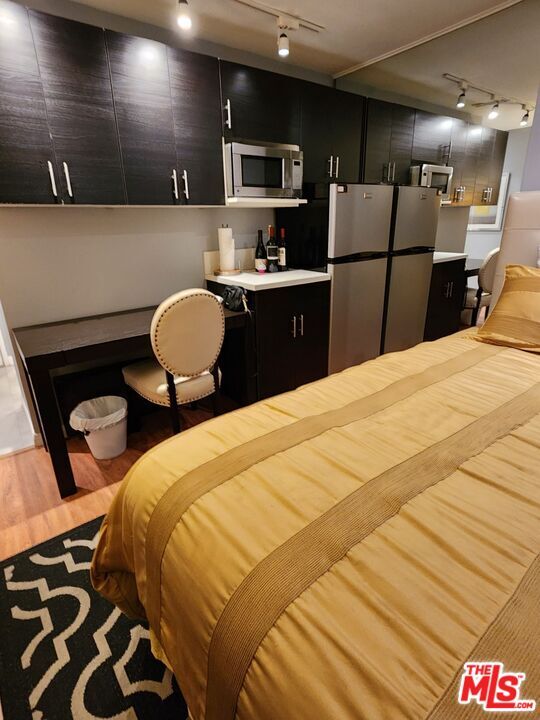 Building Photo - 10660 Wilshire Blvd