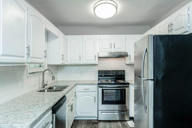 Building Photo - Move In Special: $300 OFF Rent + NO Admin Fee + 1/2 OFF Deposit