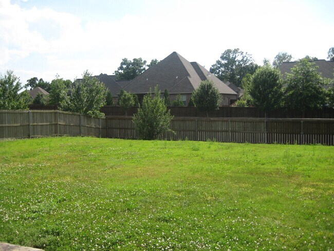 Building Photo - 15 Bluestem Ln