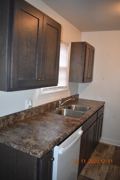 Building Photo - 5321 Pratt St