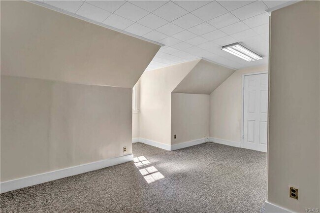 Building Photo - 1058 Wilmot Rd