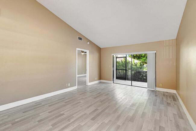 Building Photo - 492 Hardwood Pl