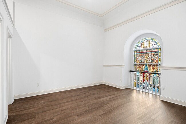 Building Photo - 401 Martin St