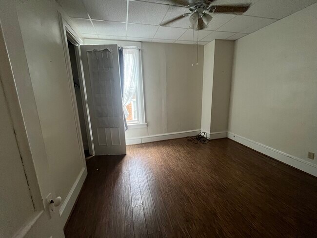 Building Photo - 943 Grove St