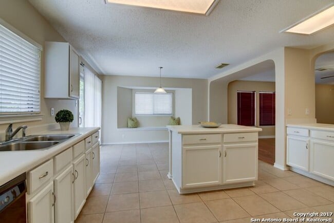 Building Photo - 3/2 1 Story Open Concept Far West SA
