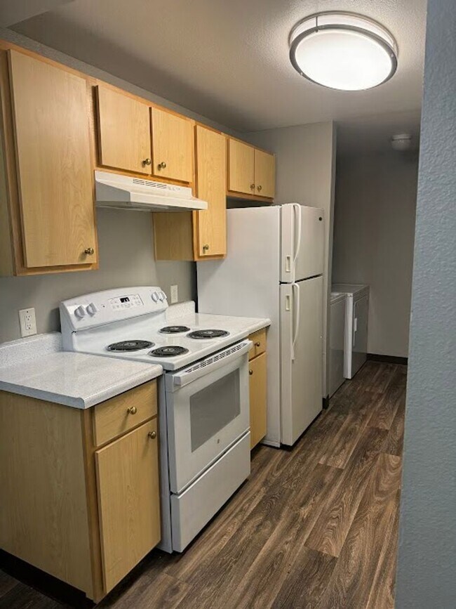 Building Photo - The ideal space to balance life, work and play.