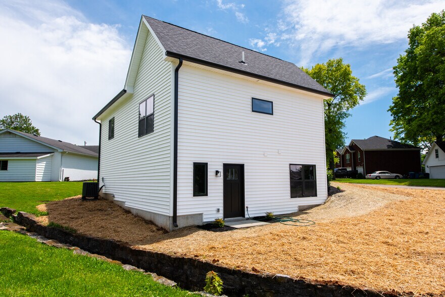Building Photo - 8301 Acme Way