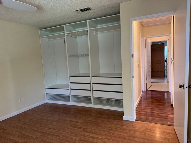Building Photo - 2940 Candido Dr