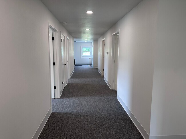 Building Photo - 6714 W Mequon Rd