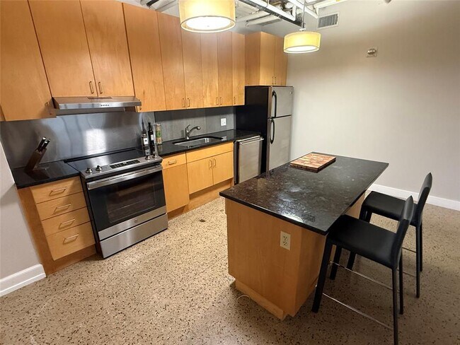 Building Photo - 710 Colorado St