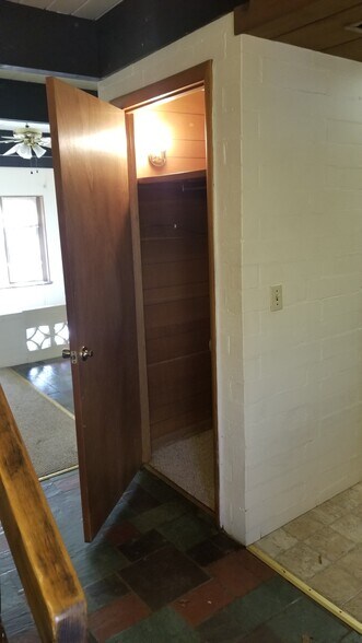 Building Photo - 2752 University Ave