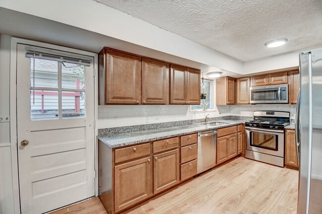 Building Photo - 1326 Meadow Ln