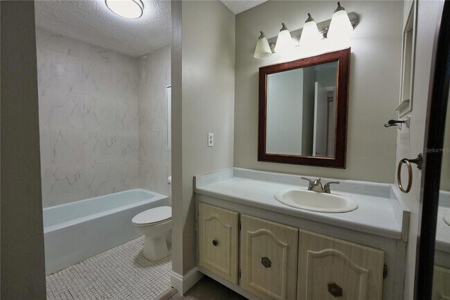 Building Photo - 512 Orange Dr