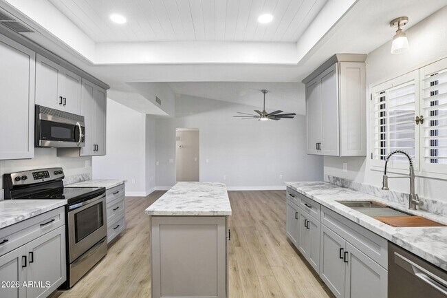 Building Photo - 12839 W Blue Bonnet Dr