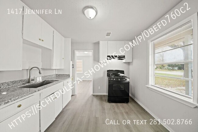 Building Photo - 1417 Jennifer Ln