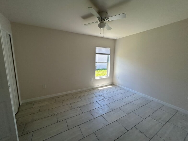 Building Photo - Coming Soon  Newer  3/2 Duplex -1 car garage