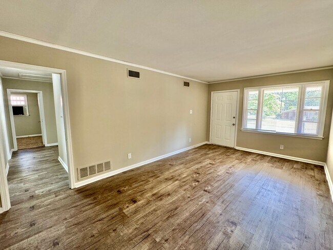 Building Photo - Dreamy 3-Bedroom