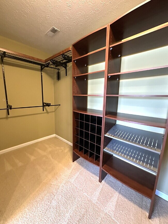 Building Photo - LEASE PENDING! Gorgeous 6-Bedroom 3.5-Bath...