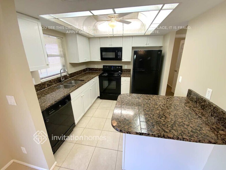 Building Photo - 1435 SE 12th St