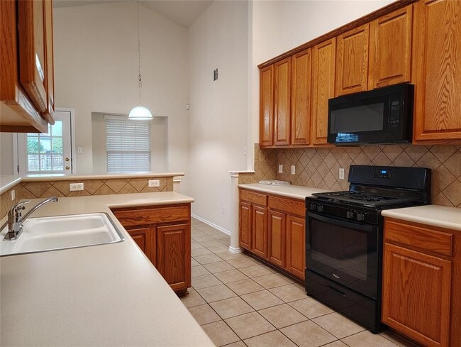 Building Photo - 3109 Lynnbrook Dr