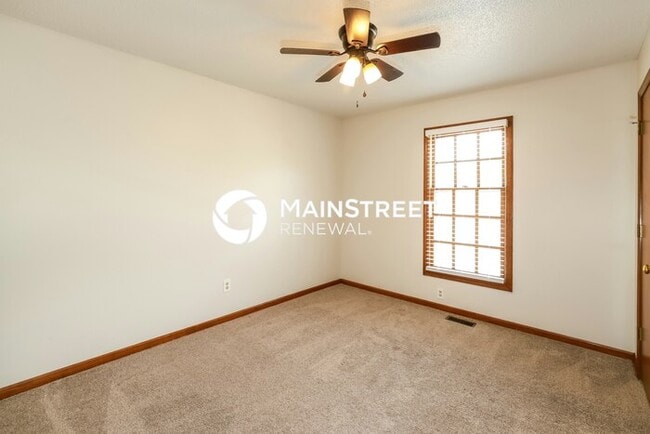 Building Photo - 3 Bedroom Pet-Friendly Home in Pleasant Valley, MO with Main Street Renewal