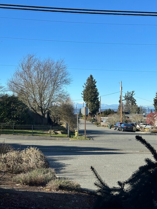 Building Photo - 520 Olympic Ave