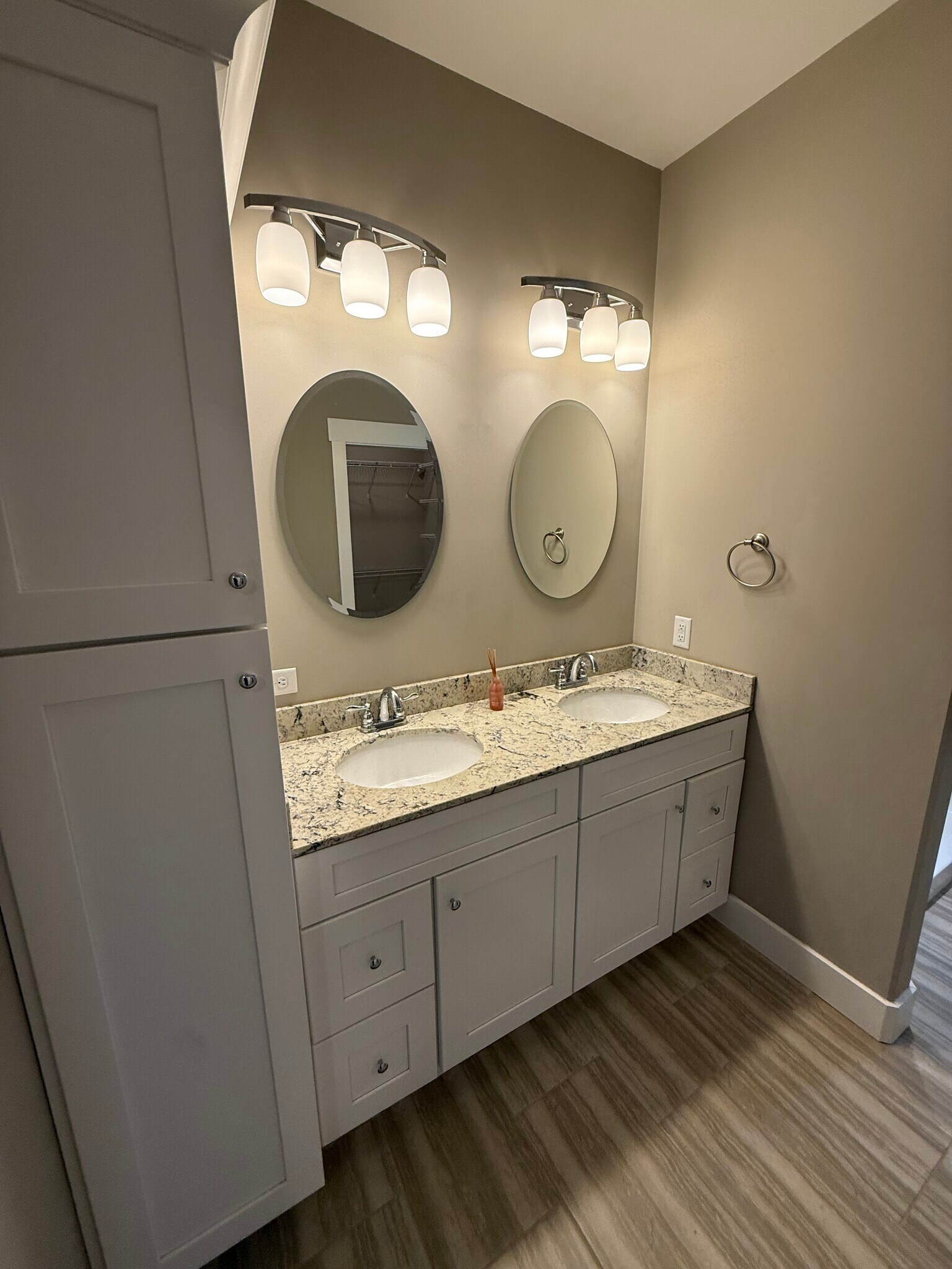 Building Photo - 1124 Cross Pointe Dr