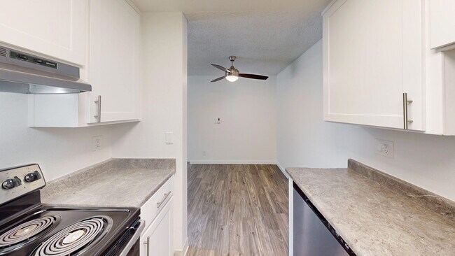 Building Photo - 521 Alameda del Prado