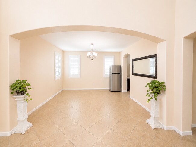 Building Photo - 2595 E Ebony Dr