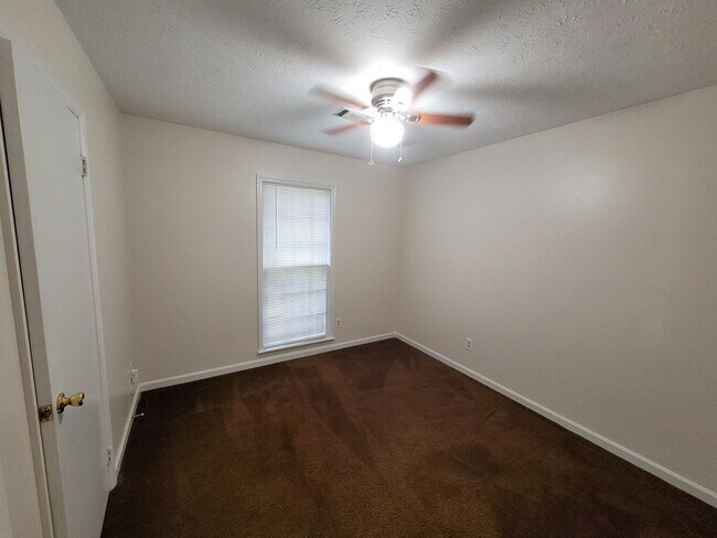 Building Photo - Beautiful 3-bedroom/2 bathrooms