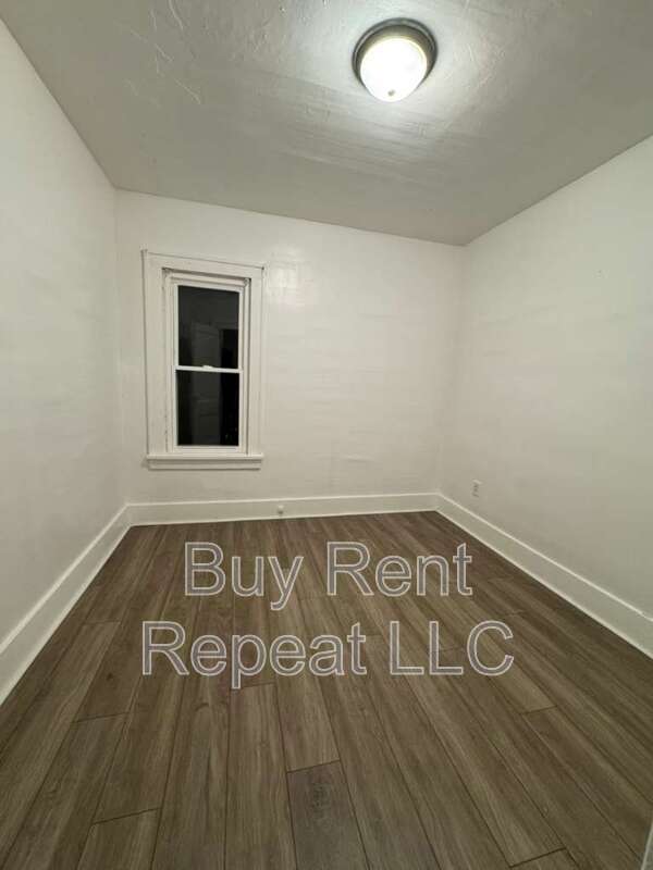 Building Photo - 320 Hudson St