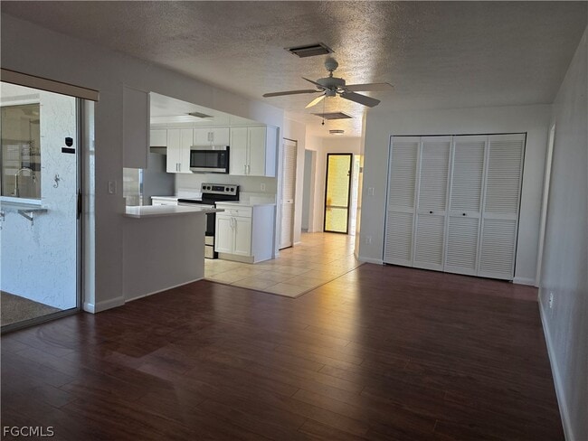 Building Photo - 1205 SE 10th Ave