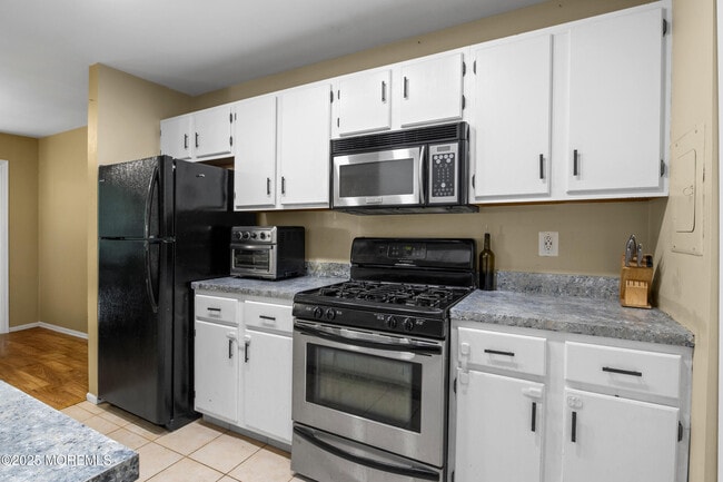 Building Photo - 6072 Cedar Ct