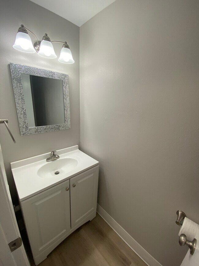 Building Photo - Fully renovated 2 bedroom, 1.5 bath apartment available with Separate Garage! Fully remodeled Kit...