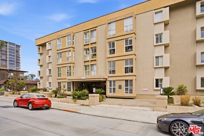 Building Photo - 1040 Coast S Blvd
