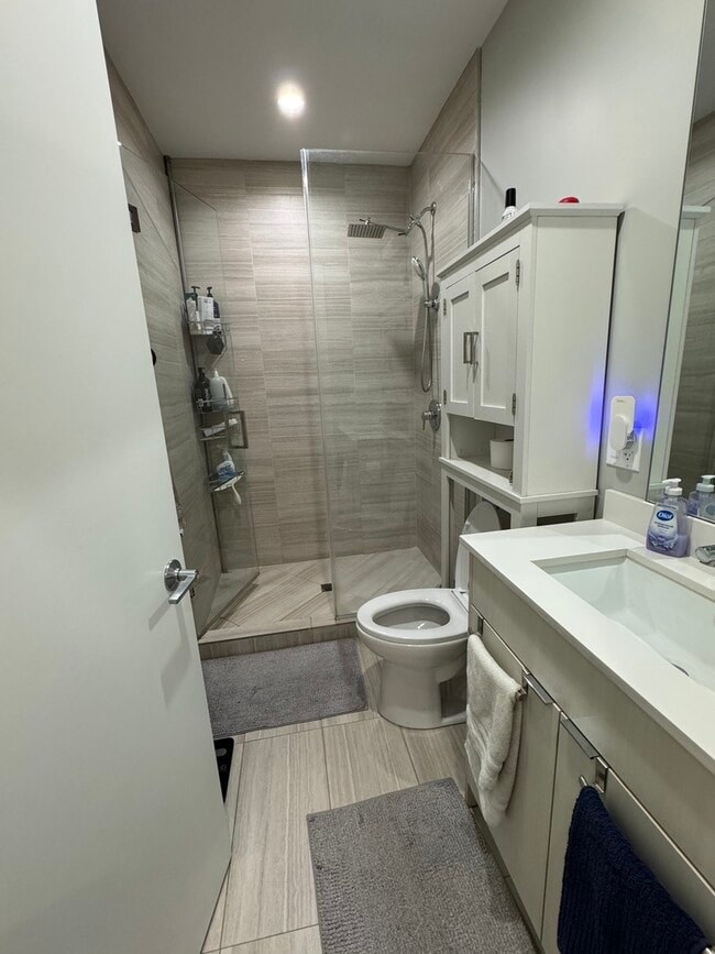 Building Photo - 3334 N Southport Ave