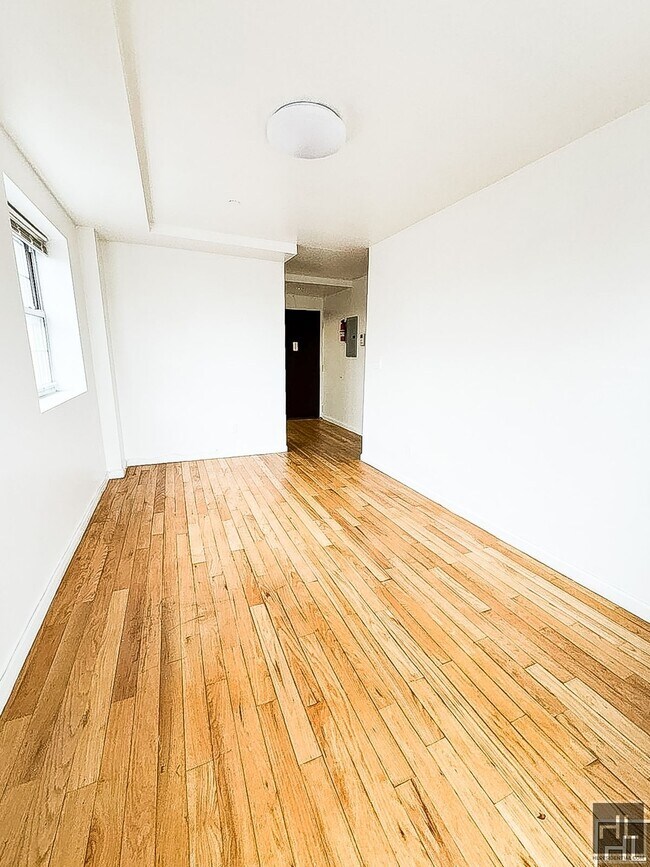 Building Photo - 175th St, Jamaica