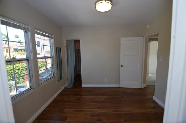 Building Photo - 1.Bd/1 Ba in a duplex, in the heart of Cor...