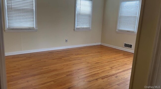 Building Photo - 484 Chelsea Rd