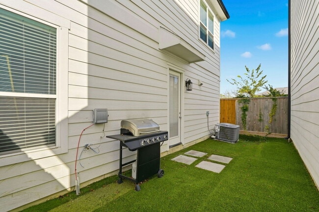 Building Photo - 3113 Paul Quinn St