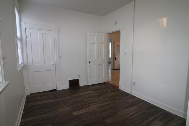 Building Photo - 153 Brockway Ave