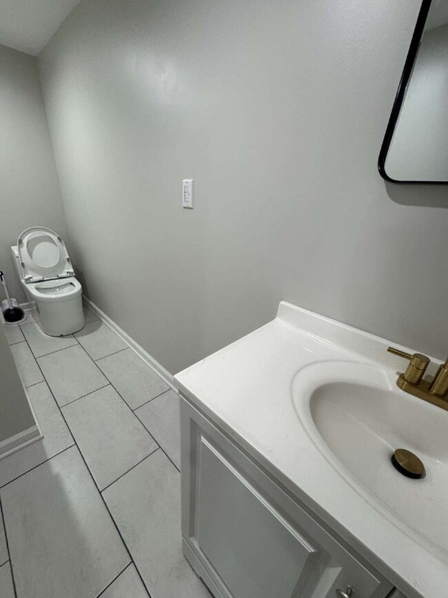 Building Photo - 3702 Chesapeake Way